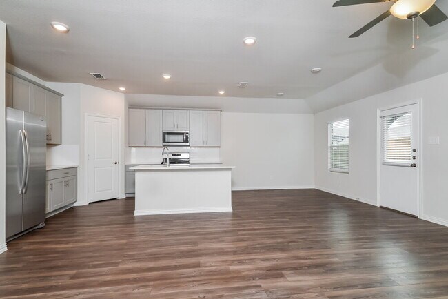 Building Photo - 3101 Renaissance Dr