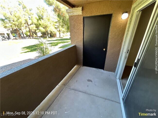 Foto del edificio - 555 E Silverado Ranch Blvd