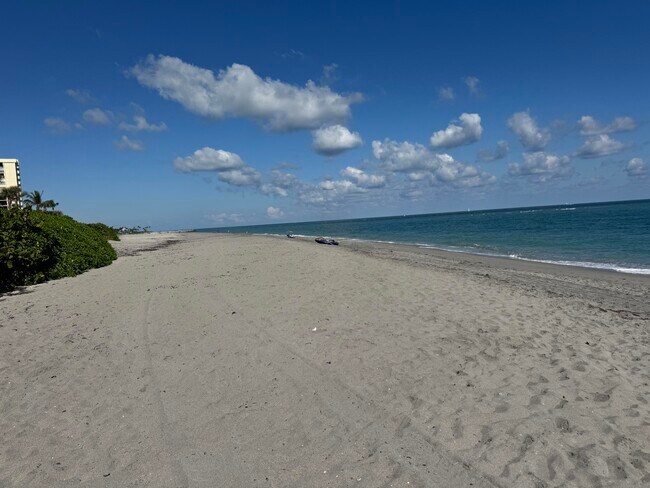 Foto del edificio - 100 Ocean Trail Way