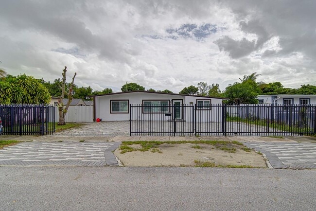 Foto del edificio - 1070 NW 132nd St