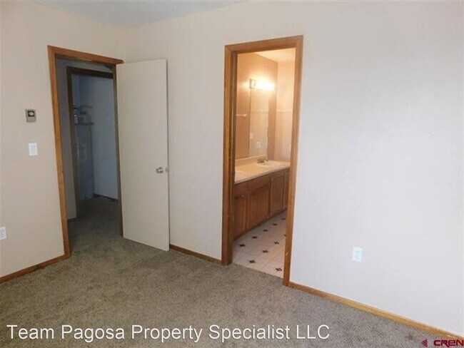 Building Photo - 2 br, 1.5 bath House - 21 West Golf #4
