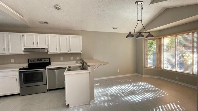 Foto del edificio - 13133 Middle Ridge Way