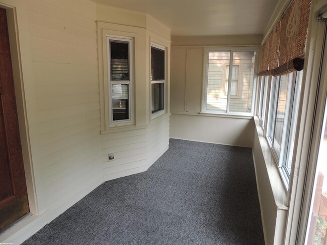 Building Photo - 506 Hawthorn Ave