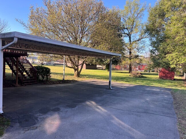 Building Photo - Glengarry Park with Large Yard