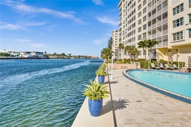 POOL - 299 N Riverside Dr