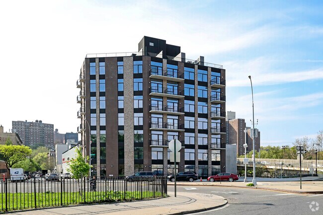 Foto del edificio - 101 Macombs Place