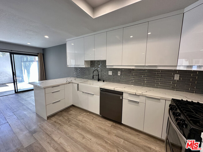 Building Photo - 4271 Las Virgenes Rd