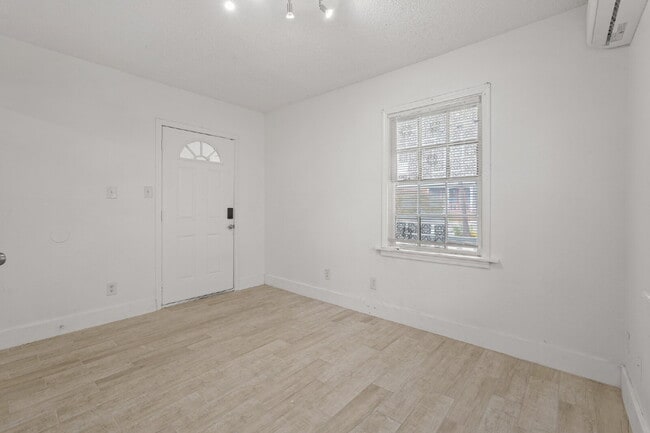 Building Photo - 1415 Church St