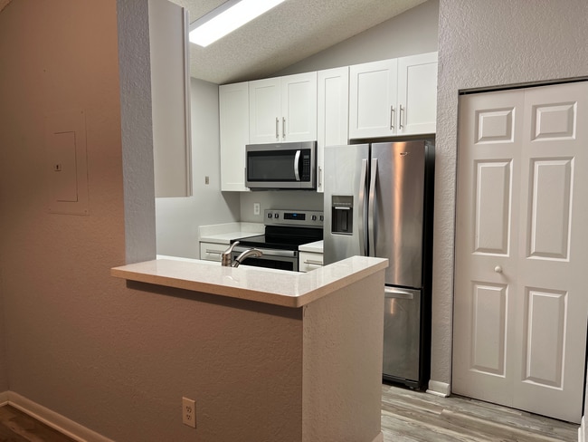 Building Photo - 2871 N Oakland Forest Dr