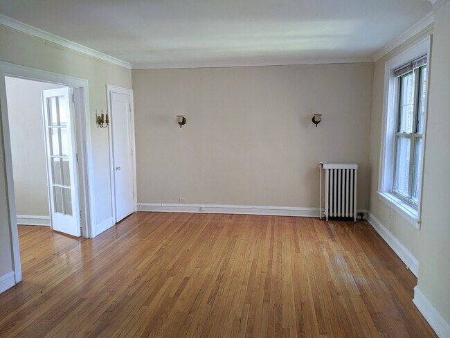 Building Photo - 905 Elmwood Ave