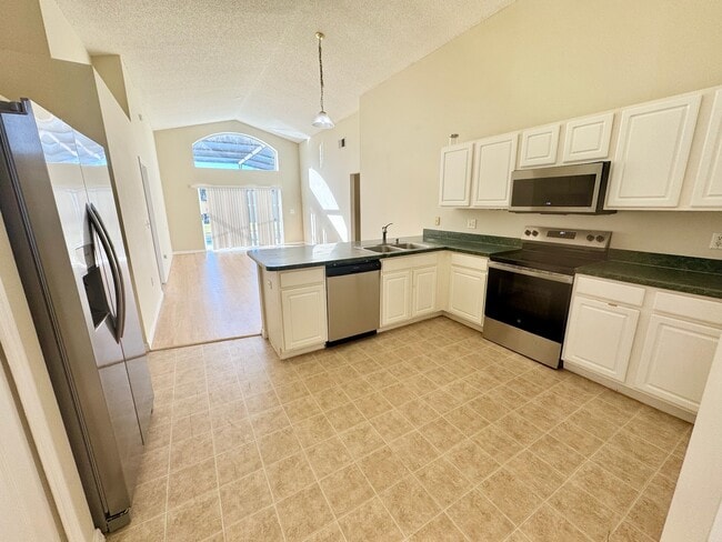 Photo - 1317 Casterton Cir House