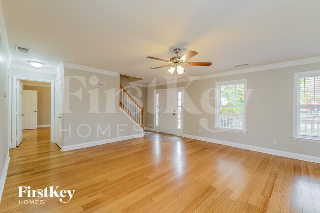 Foto del edificio - 5819 Willowdale Dr