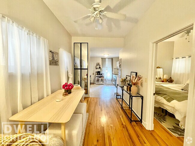 Building Photo - 518 N Hermitage Ave