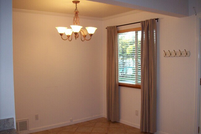 Building Photo - 46 Lassen Ln