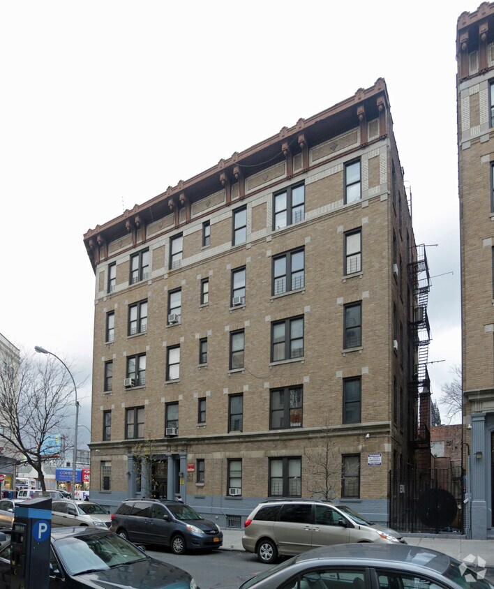 Building Photo - 72 E 190th St