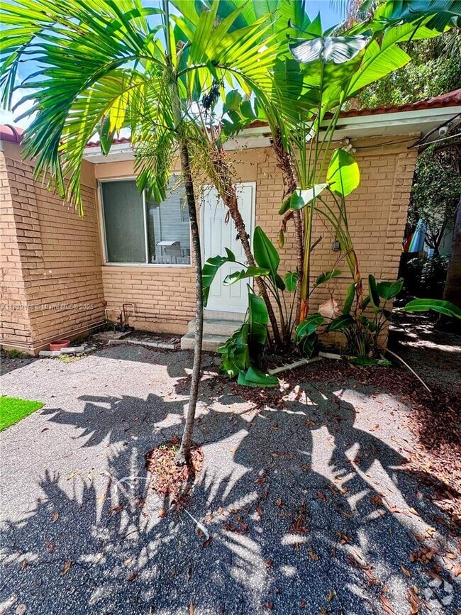 Building Photo - 9065 Harding Ave