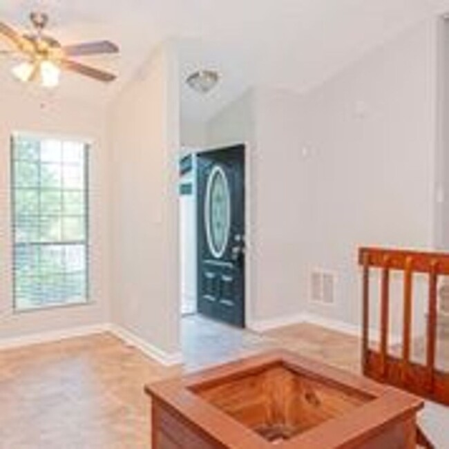 Building Photo - CHARMING 3 BED 2 BATH HOME FOR LEASE IN PR...