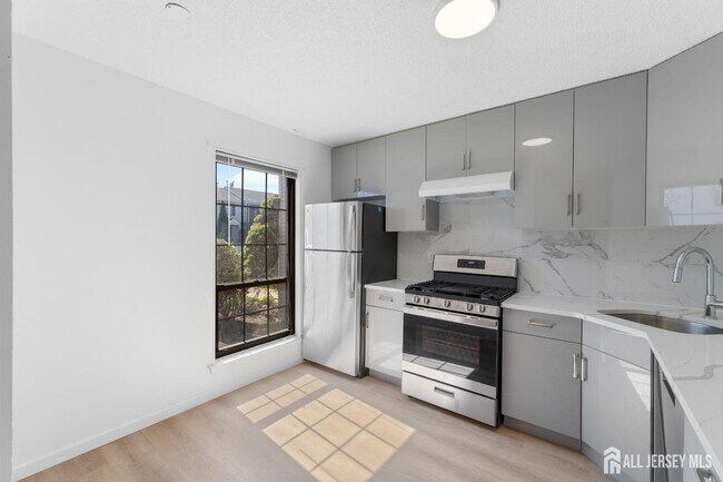 Building Photo - 467 Andover Pl