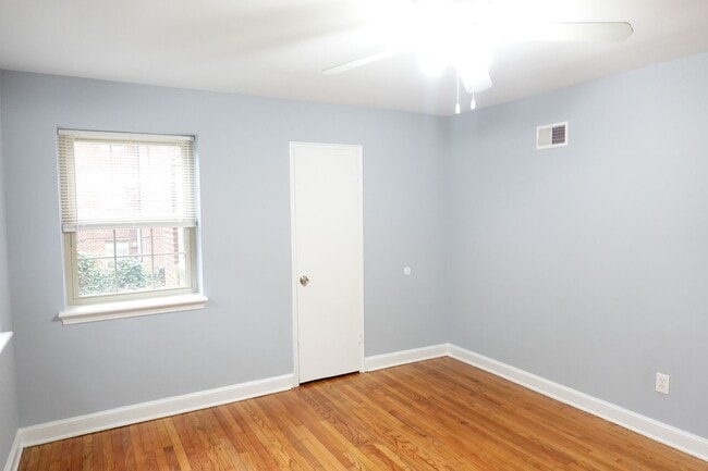Foto del edificio - 8804 Bradford Rd