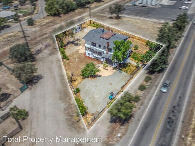 Foto del edificio - 4 br, 2.5 bath House - 1019 N. Main St.