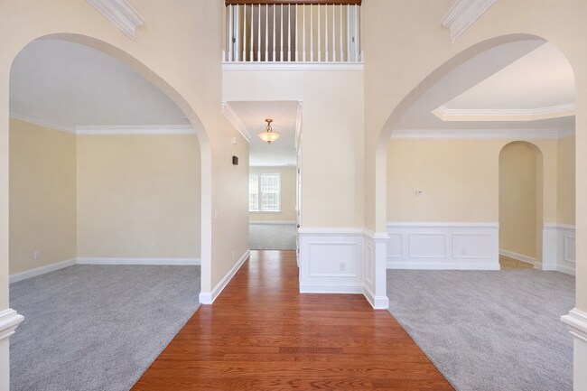 Foto del edificio - 5 Bed Collins Hill Home with First Floor Suite
