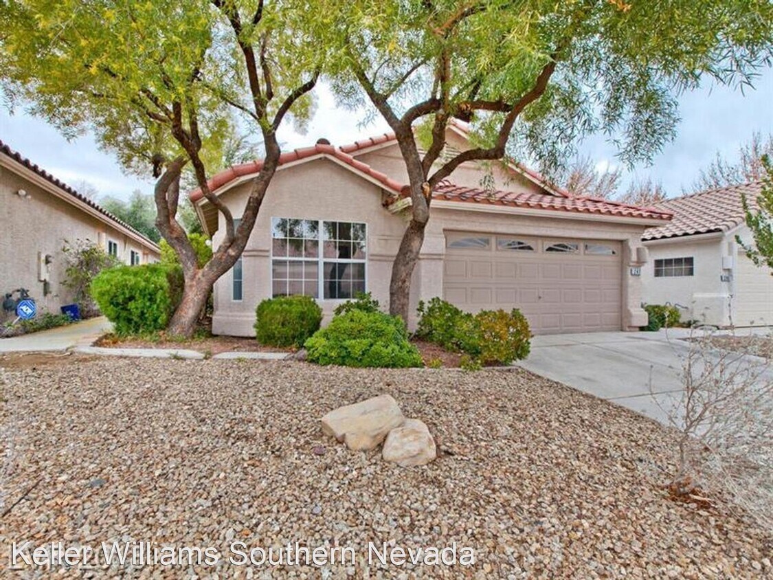 Foto principal - 3 br, 2 bath House - 247 SUNNY SUMMIT STREET