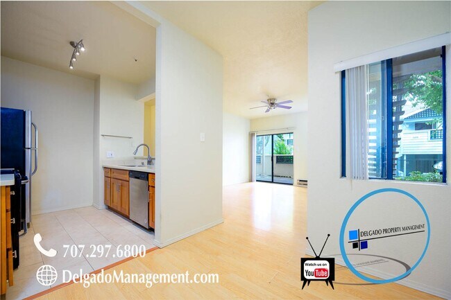 Building Photo - Glen Cove Condo Available