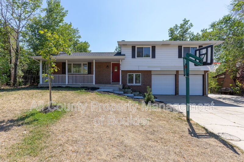 Foto principal - 4734 Essex Ct