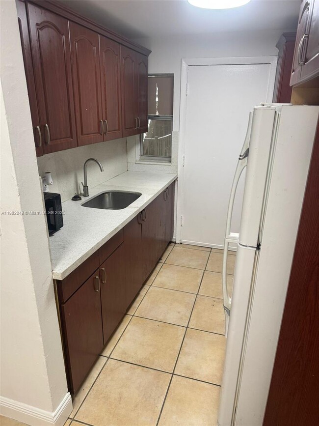 Foto del edificio - 1821 NE 168th St