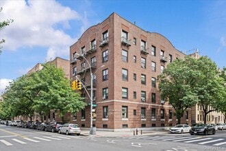 Building Photo - 117 Seaman Ave