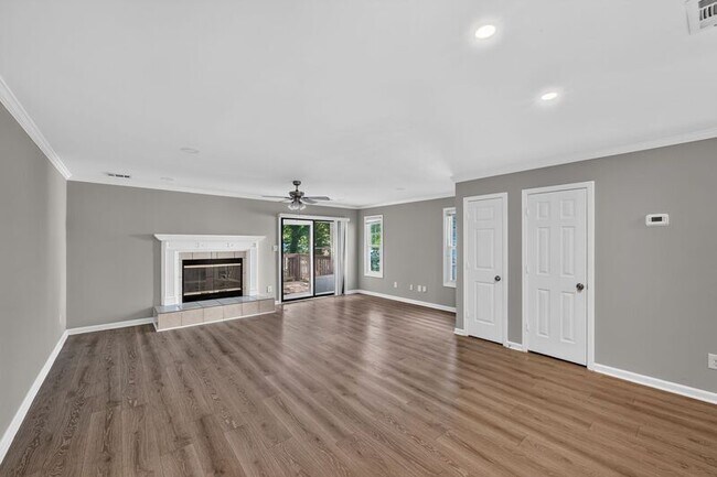 Foto del edificio - 138 Springstead Ct SW