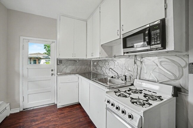 Building Photo - Unique Two-Story Apartment in the Heart of Denver's Desirable Congress Park Neighborhood