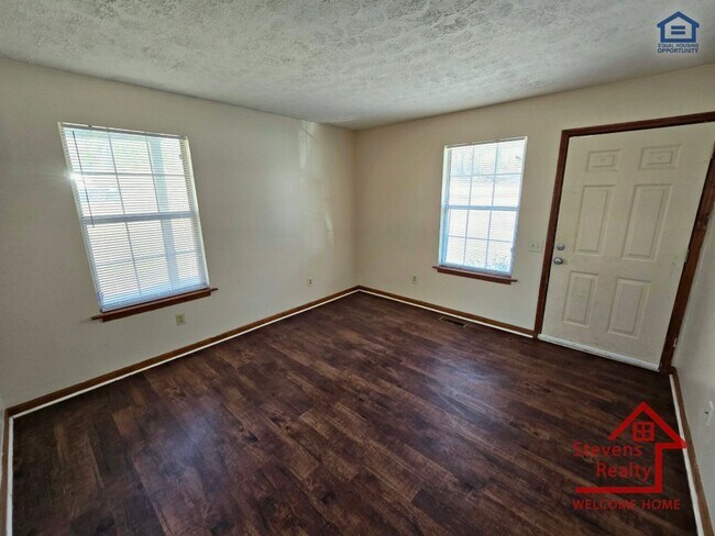 Foto del edificio - 5344 Dodson Branch Rd