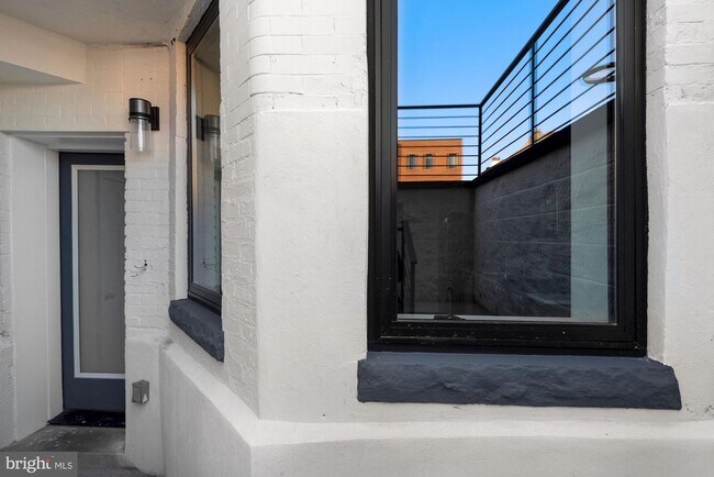 Building Photo - 3558 11th St NW
