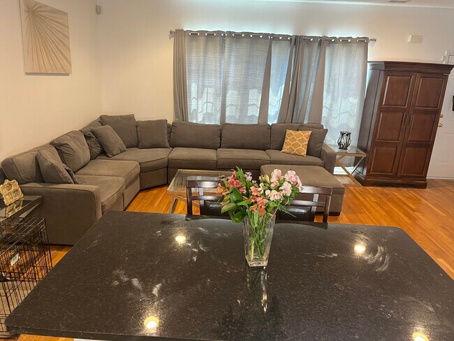 Foto del edificio - 308 Hamilton Pl