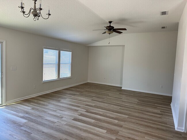 Building Photo - Spacious 4-Bedroom Home with Fantastic Ame...