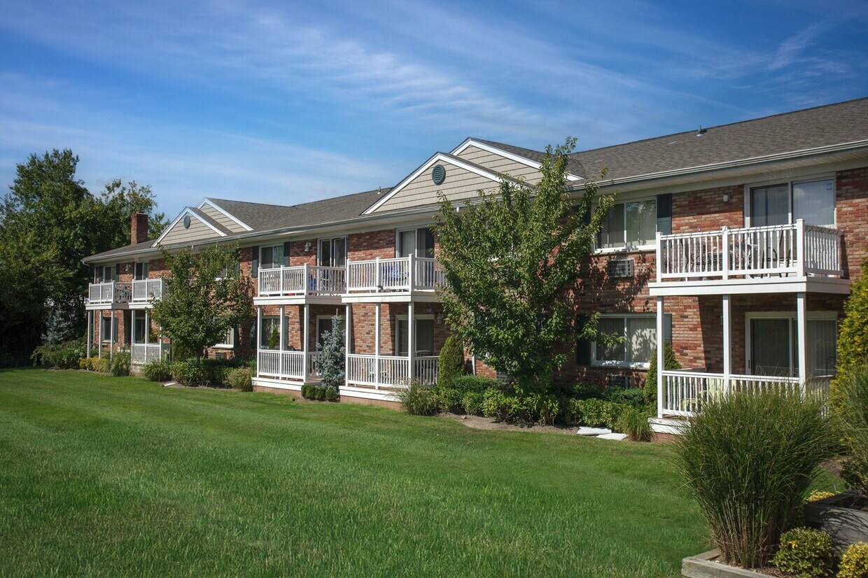 Foto principal - 20 W Shore Rd