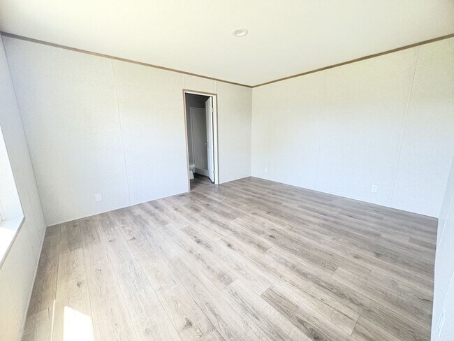 Building Photo - 4538 San Juan Dr S