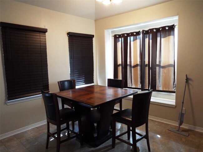 Building Photo - 2207 Brimmage Dr