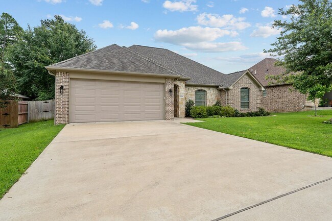 Foto del edificio - 3 Bedroom 2 Bath Near Three Lakes MS!