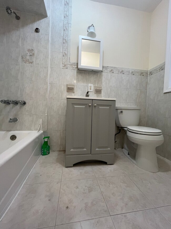 Foto del edificio - 93 W 33rd St