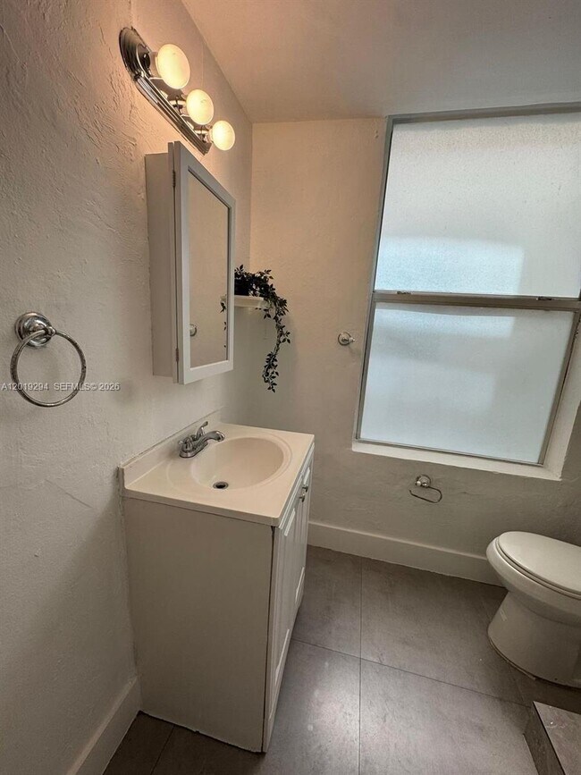 Foto del edificio - 119 Menores Ave