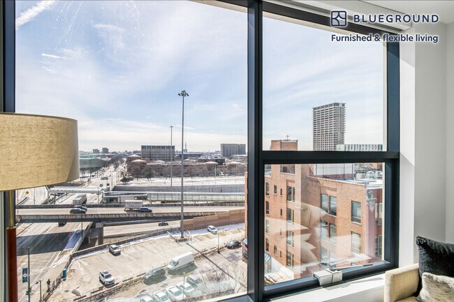 Building Photo - 808 W Van Buren St