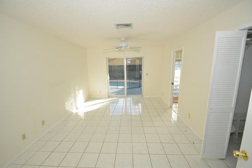 Foto del edificio - 2350 NW 30th St