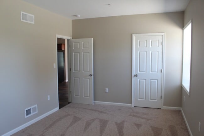 Building Photo - Semi Detached