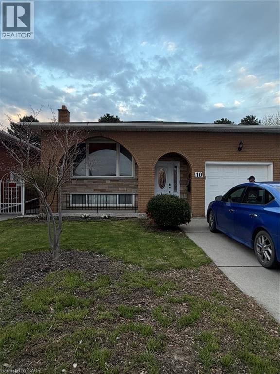 Building Photo - 10 Fairington Crescent