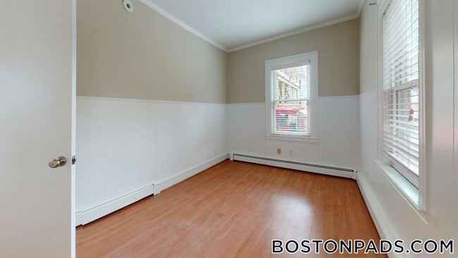 Building Photo - 310 Lowell St