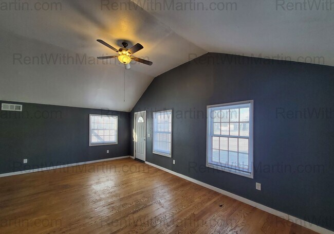 Foto del edificio - For Rent- Beautiful home in Evansdale! Pets Ok!