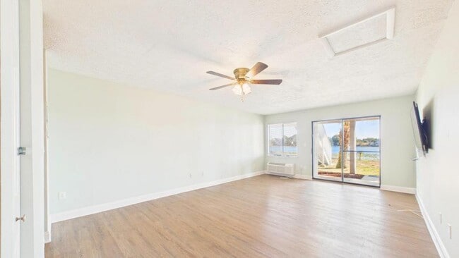 Building Photo - 301 Lullwater Dr