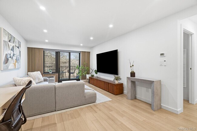 Foto del edificio - 560 Halstead Ave
